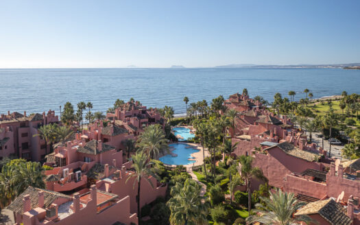Apartamento en primera línea de playa totalmente amueblado en Menara Beach
