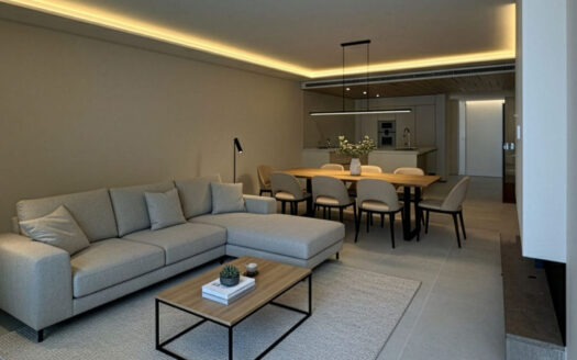 Luxusimmobilie direkt am Strand | Uno Residences Marbella | Marbella
Strandimmobilie in erster Linie innerhalb einer hochwertigen Wohnanlage mit direktem Zugang zu Stadt, Yachthafen, Golfplätzen, Schulen und Einkaufsbereichen. Geeignet als Hauptwohnsitz oder als Anlageobjekt.
Ausrichtung und Zustand
Mehrere Ausrichtungen für optimale Lichtverhältnisse. Neubau in ausgezeichnetem Zustand mit moderner Architektur.
Ausstattung und Lifestyle
Gemeinschafts- und Privatpools (innen, beheizt, Kinderbecken), Fitnessraum, Sauna, Sportplätze, Restaurant und 24-Stunden-Rezeption.
Komfort und Technik
Klimaanlage warm/kalt, Fußbodenheizung (auch in Bädern), Doppelverglasung, Glasfaserinternet und Smart-Home-System.
Ausblicke
Meer-, Strand-, Panorama-, Berg-, Yachthafen-, Garten- und Poolblick je nach Einheit.
Innenbereiche
Überdachte und private Terrassen, Solariumoptionen, Einbauschränke, en-suite Bäder, Marmor- oder Holzböden, Abstellräume, Hauswirtschaftsraum, Jacuzzi und Freizeitbereiche.
Sicherheit und Parken
Geschlossene Anlage mit 24-Stunden-Sicherheitsdienst, Alarmanlagen und elektrischen Jalousien. Tiefgarage und private Stellplätze mit E-Ladestation.
Positionierung
Moderne Luxus-Strandimmobilie mit stabilen Investmentkennzahlen und langfristiger Wertbeständigkeit.