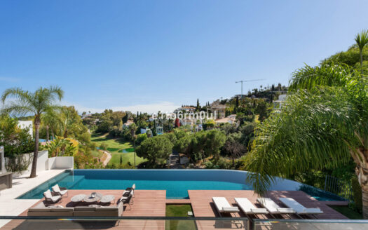 Moderne Designervilla mit Panoramablick in Benahavís