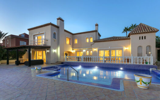 Exklusive Villa mit Meerblick in Marbesa, Marbella