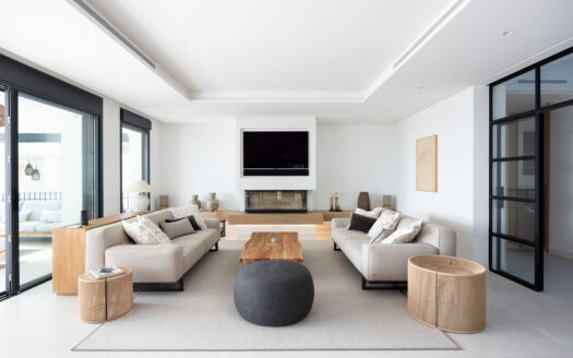 Set within the prestigious 24-hour gated community, moments from the iconic Anantara Villa Padierna Palace, this exceptional south-facing villa embodies the very best of contemporary Mediterranean luxury. Recently completed after a total high-end renovation, the residence seamlessly combines refined Andalusian architecture with cutting-edge technology and impeccable craftsmanship.
Occupying an elevated position, the villa enjoys breathtaking, uninterrupted panoramic views of the sea from every level, while its southern orientation ensures abundant natural light throughout the day. The property offers four expansive en-suite bedrooms and seven designer bathrooms, each guest suite enjoying complete privacy and luxurious finishes. Comfort is paramount, with water-based underfloor heating throughout, complemented by an advanced Airzone climate system and full smart home integration.
Designed as a private wellness and entertainment retreat, the villa features a fully equipped gym, a bespoke massage and spa room, and a versatile bar, cinema and playroom—ideal for both relaxation and social gatherings. The exterior is equally impressive. Beautifully landscaped gardens frame a heated infinity-style pool, sleek sun decks, and elegant chill-out areas, including a fire pit and chiminea. An exceptional outdoor kitchen with a premium Napoleon grill sets the scene for unforgettable al-fresco dining against a stunning sea backdrop.
Additional features include:
– Mobalco designer kitchen with Gaggenau appliances
– High-quality Roman carpentry and Cortizo aluminium windows
– Electric blinds and insect screens throughout
– Italian Natuzzi sofas and Dedon outdoor furniture
– LG televisions in every room
– Water descaling system
– Verisure alarm system
– Integrated garage for two vehicles with electric car charger
This is a rare opportunity to acquire a turnkey luxury villa in one of Benahavís’ most sought-after gated communities—offering privacy, security, world-class finishes, and an unrivalled coastal lifestyle.