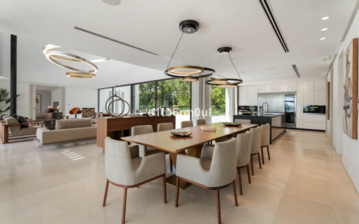 Moderne Designervilla mit Panoramablick in Benahavís