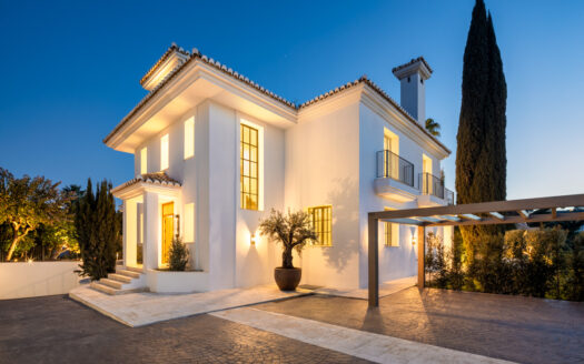 Elegante Villa in Nueva Andalucía: Mediterranes Traumhaus erleben
