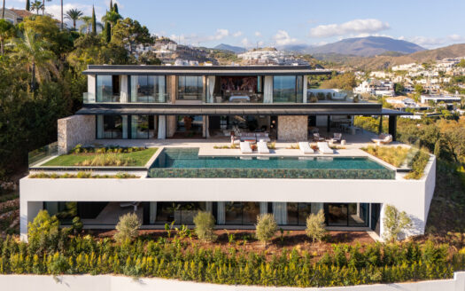 Exklusive Villa mit Panoramablick in El Herrojo Alto, Marbella