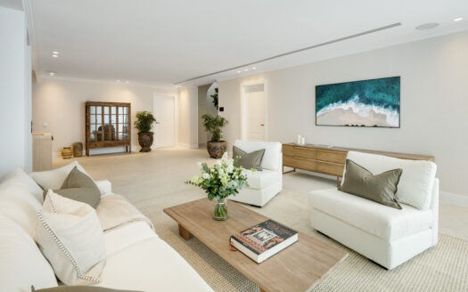 Elegante Villa in Nueva Andalucía: Mediterranes Traumhaus erleben