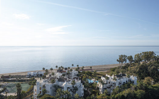 Fully furnished luxury beachfront apartment in Bahía del Velerín