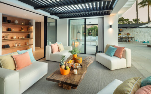 Elegante Villa mit Panoramablick in Nueva Andalucía