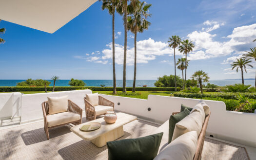 Beachfront apartment on the New Golden Mile