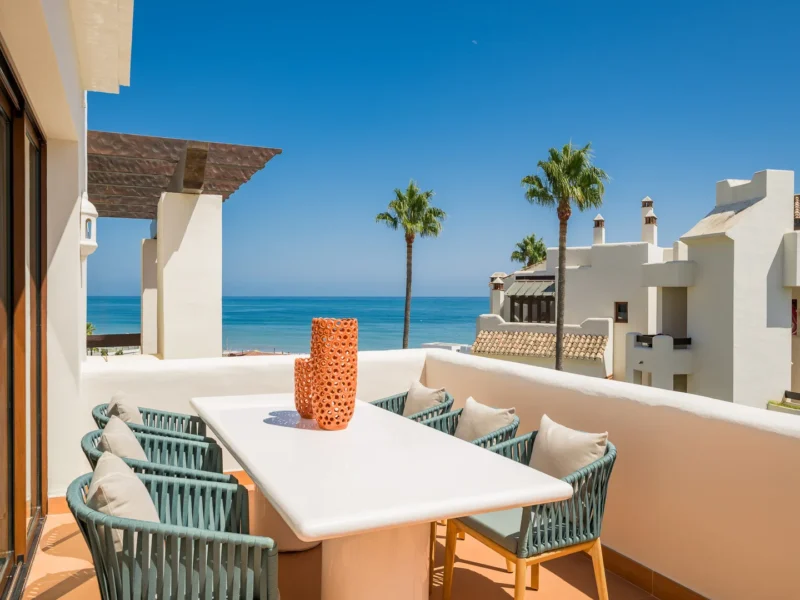 Frontline Beach Penthouse in Bahía del Velerín in Estepona