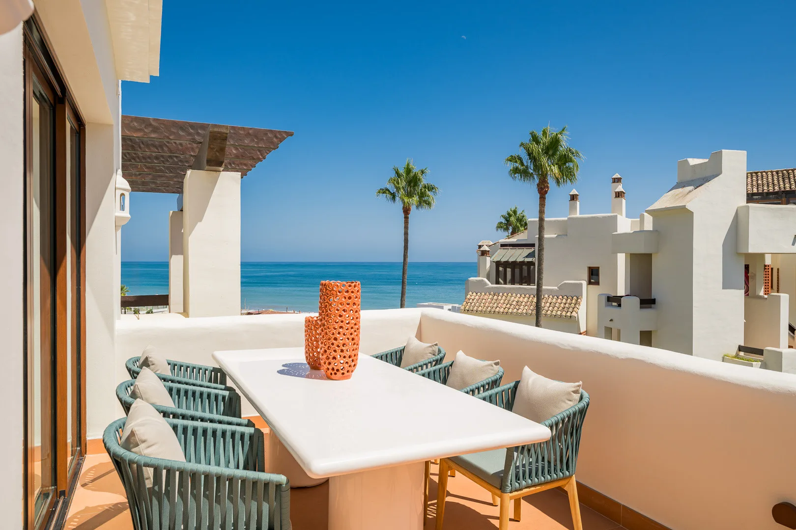 Frontline Beach Penthouse in Bahía del Velerín in Estepona