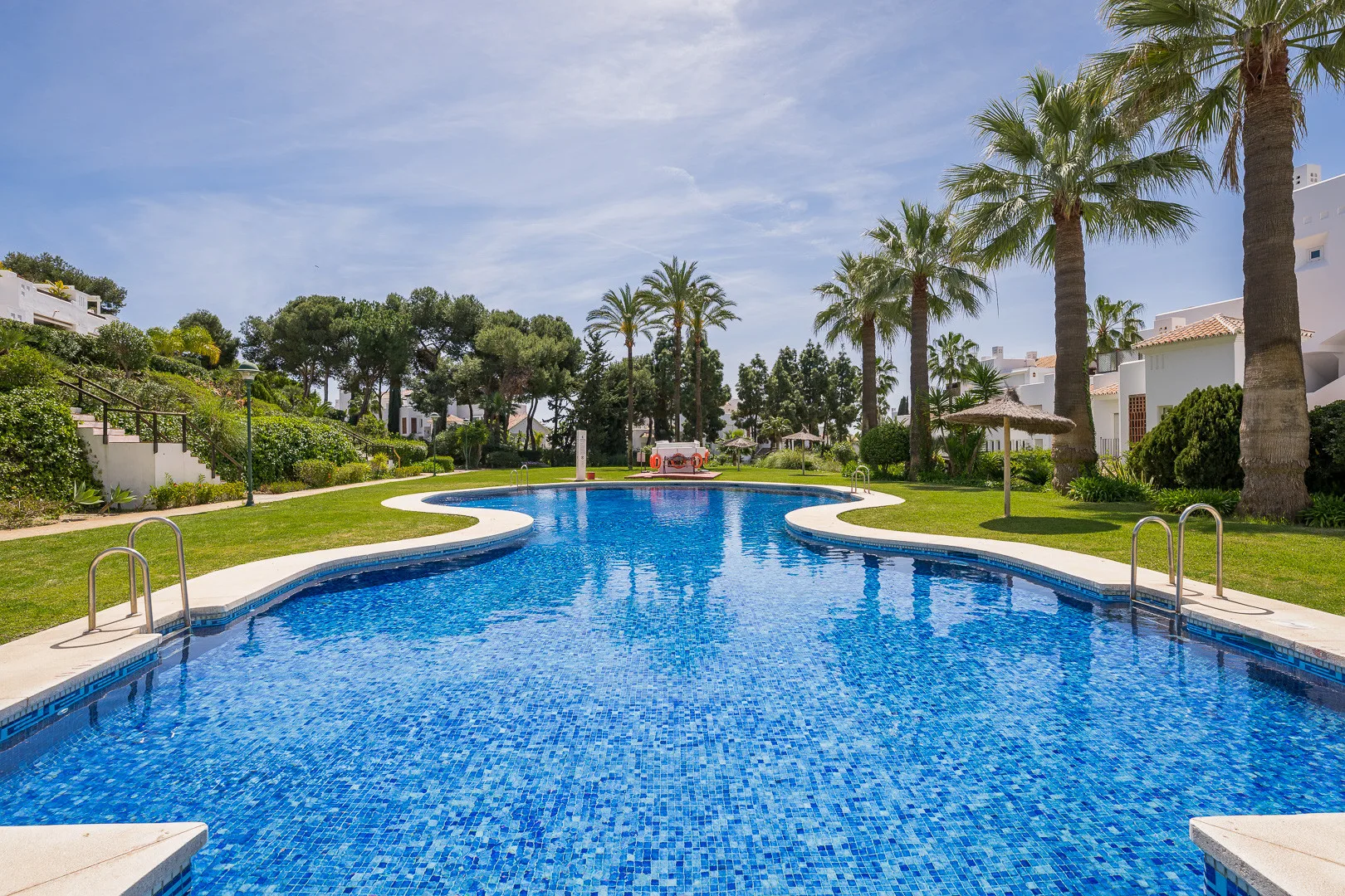 Vollständig möbliertes Apartment im ersten Stock in Los Monteros Palm Beach, Marbella