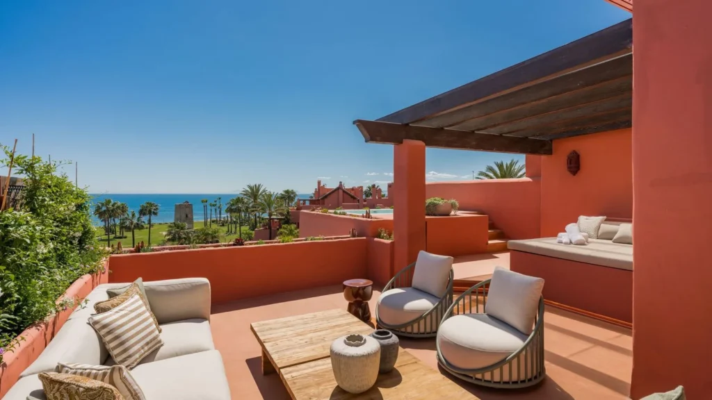 Komplett möbliertes Penthaus direkt am Strand in Torre Bermeja auf der Neuen Goldenen Meile