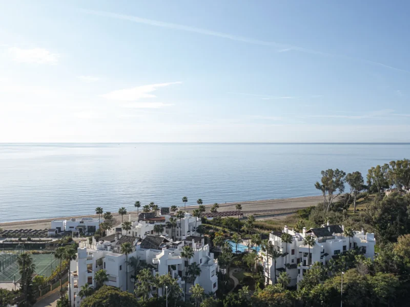 Komplett möblierte Luxus-Wohnung direkt am Strand in Bahia del Velerin in Estepona Ost