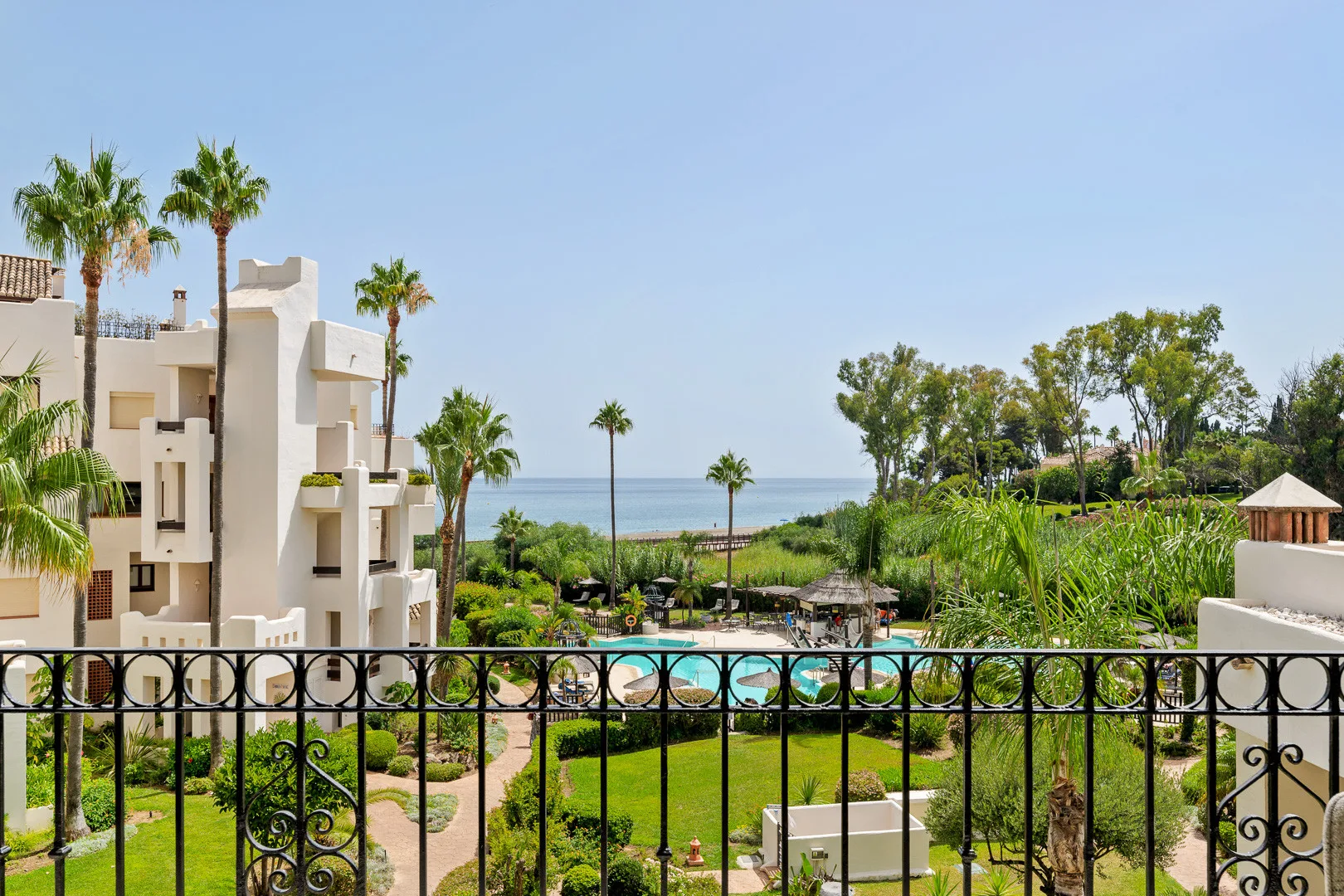 Komplett möbliertes Strandapartment in Bahía del Velerín in Estepona