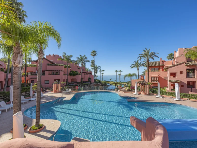 Luxuriöse, vollständig renovierte 3-Schlafzimmer-Strandwohnung in Cabo Bermejo an der New Golden Mile mit elegantem Design und Resort-Lifestyle