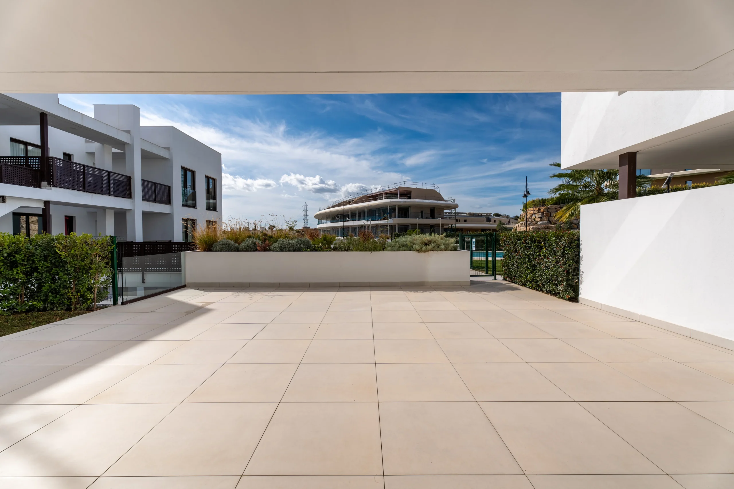 Moderne Garten-Villa in Fuengirola – Exklusives Leben an der Costa del Sol