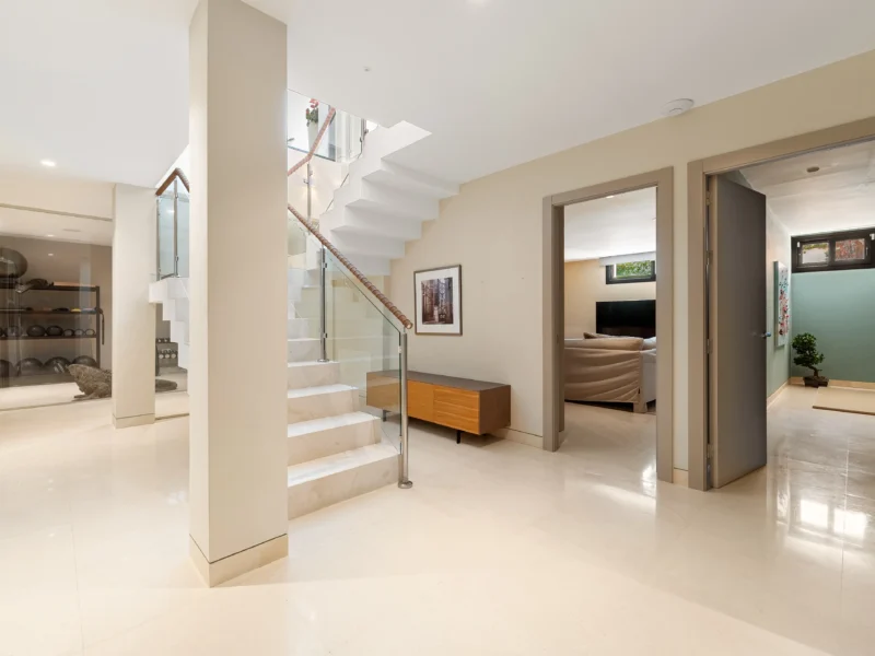 Elegante Villa in Nueva Andalucía: Luxus mit Golfblick