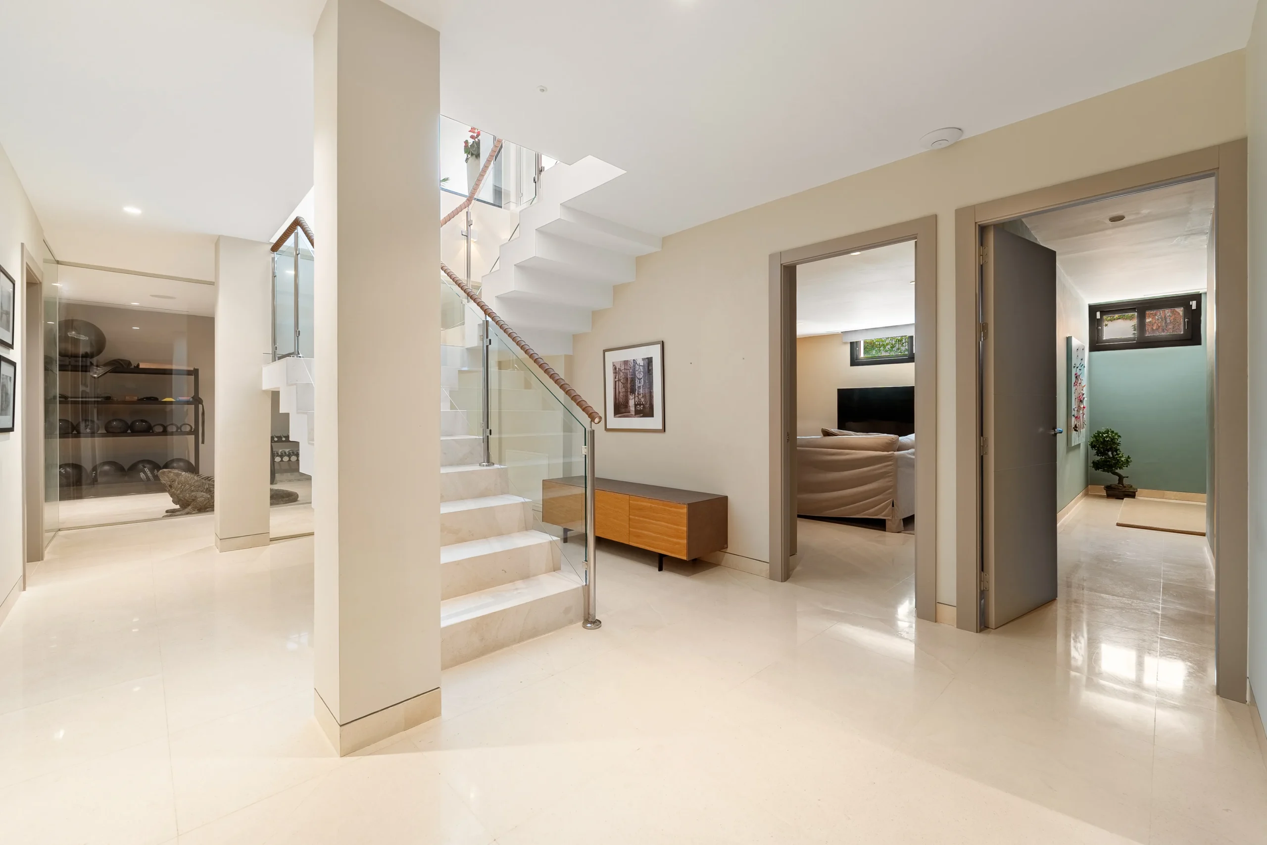 Elegante Villa in Nueva Andalucía: Luxus mit Golfblick