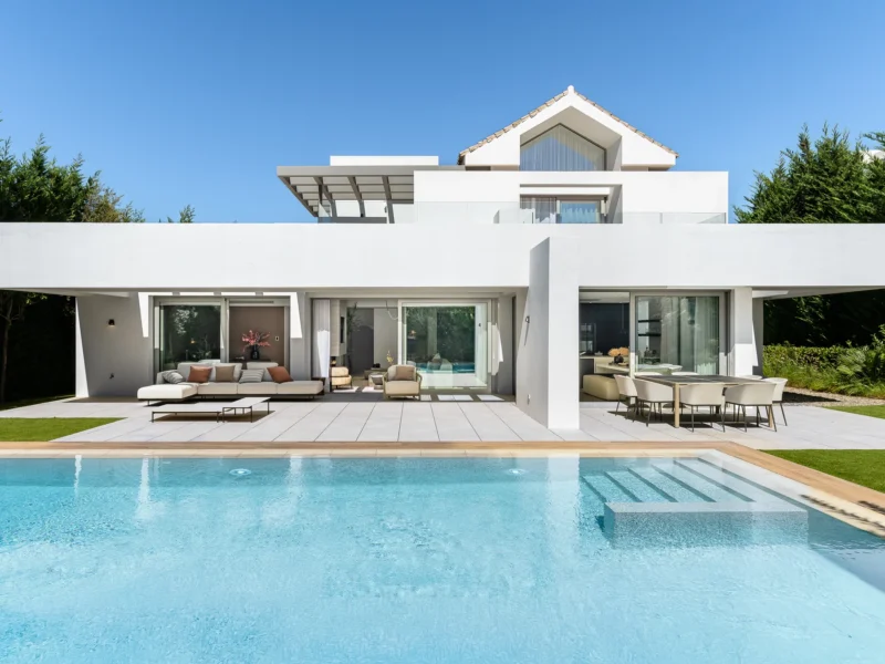 Moderne Villa in El Paraíso an der Costa del Sol entdecken