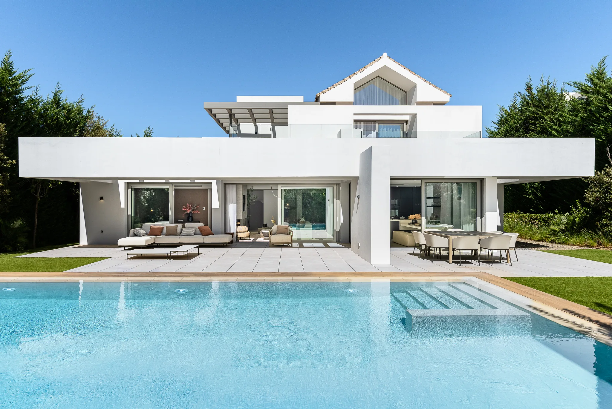 Moderne Villa in El Paraíso an der Costa del Sol entdecken