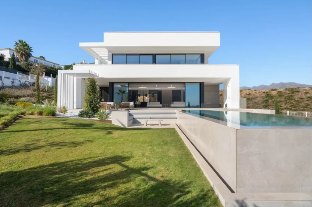 Elegante Villa in Mijas: Exklusives Wohnen an der Costa del Sol
