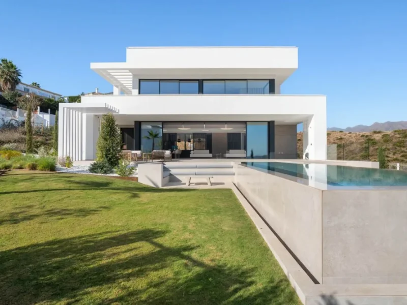 Elegante Villa in Mijas: Exklusives Wohnen an der Costa del Sol