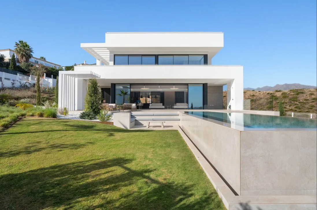Elegante Villa in Mijas: Exklusives Wohnen an der Costa del Sol