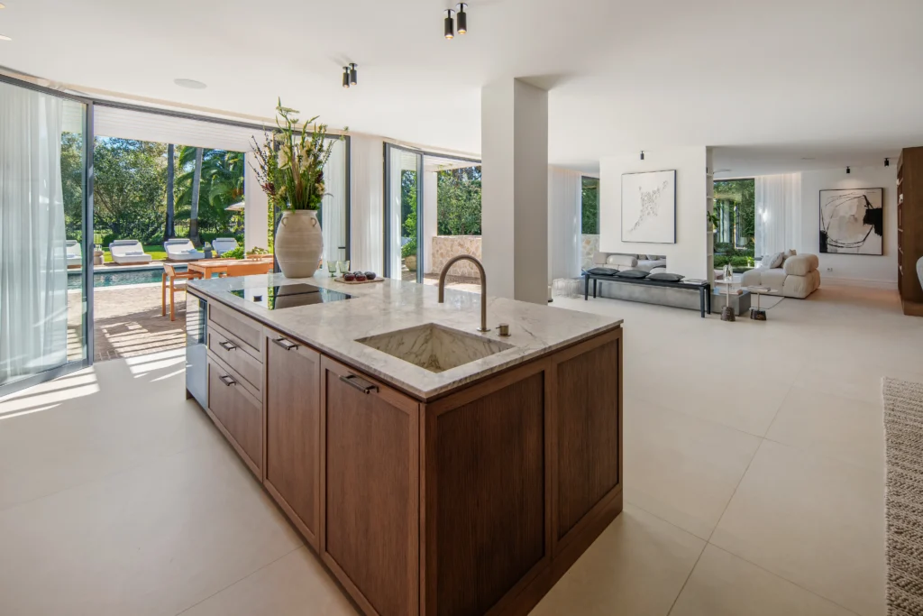 Moderne Villa mit atemberaubendem Blick in Marbella-Las Brisas