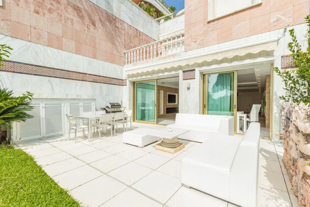 Elegante Erdgeschosswohnung in Puerto Banús, Costa del Sol