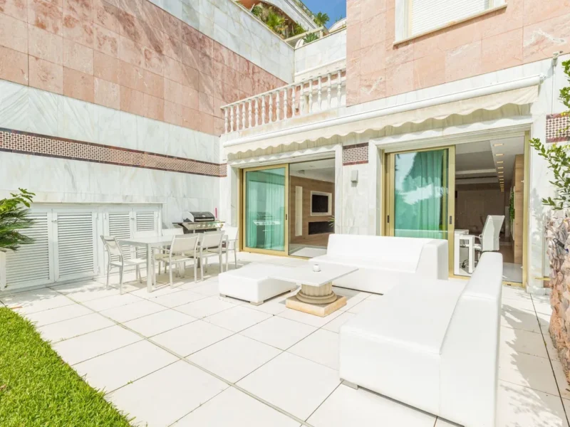 Elegante Erdgeschosswohnung in Puerto Banús, Costa del Sol