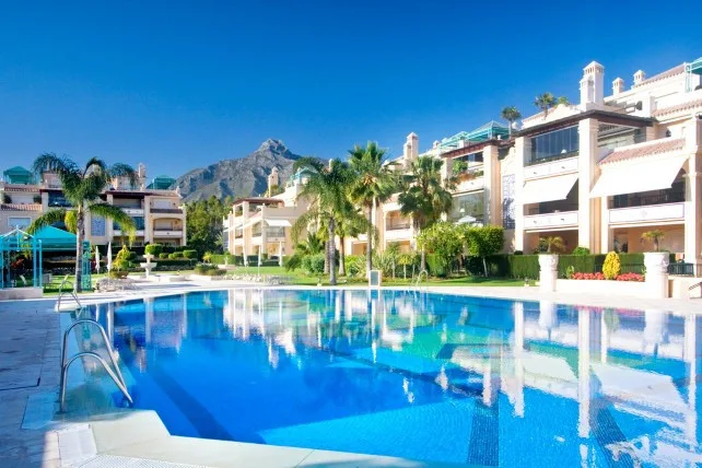 Elegantes Apartment in Marbella mit atemberaubender Aussicht