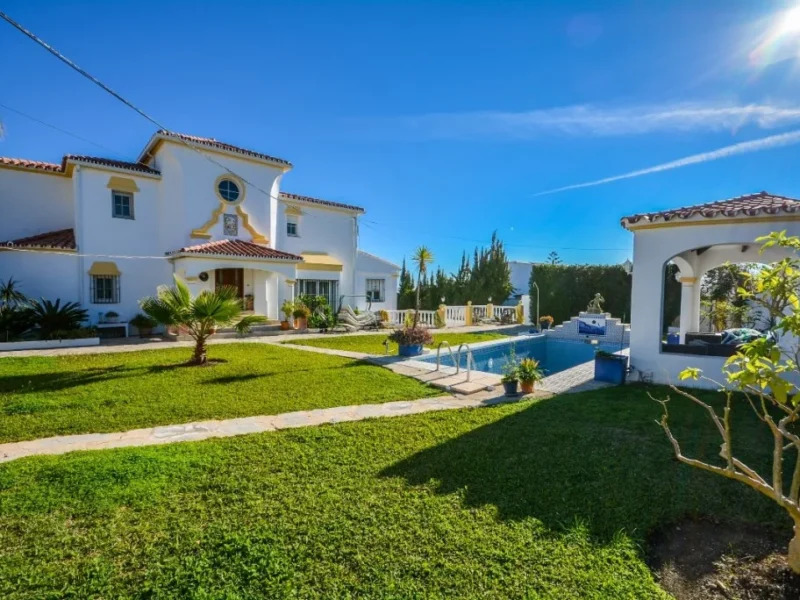 Elegante Villa in Estepona – Exquisite Lebensqualität an der Costa del Sol