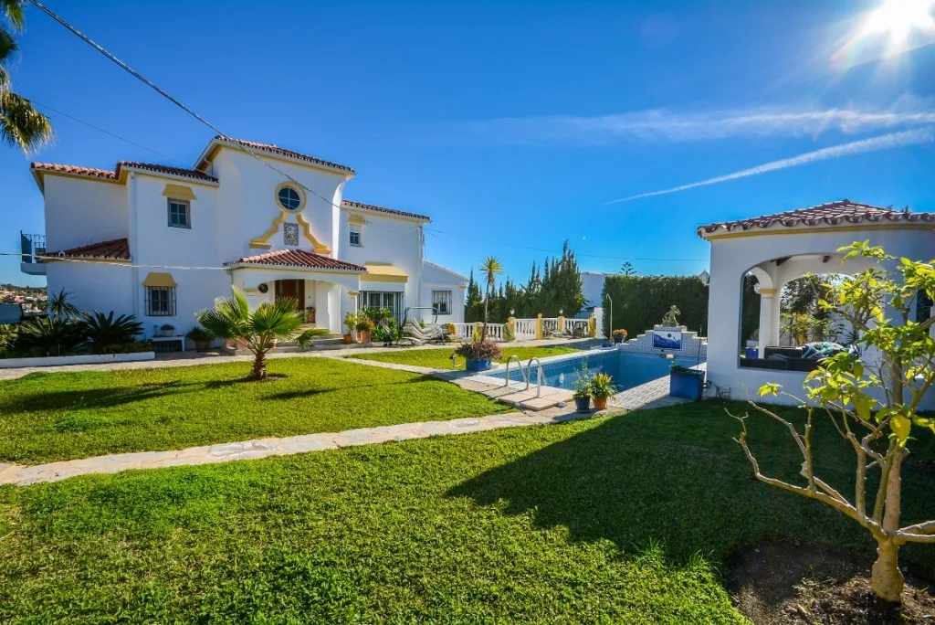Elegante Villa in Estepona – Exquisite Lebensqualität an der Costa del Sol