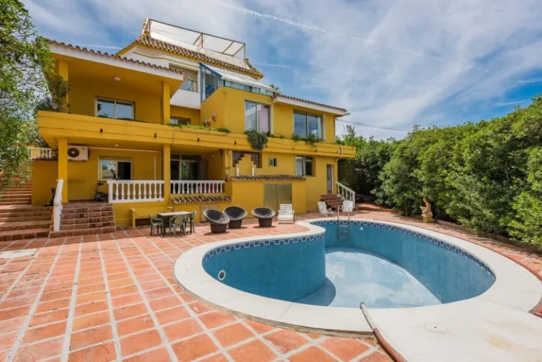 Luxuriöse Villa mit Spa-Bereich in El Rosario, Costa del Sol