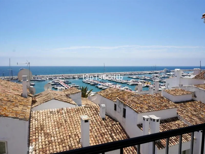 Elegante Wohnung in Puerto Banús mit Meerblick und Terrasse
