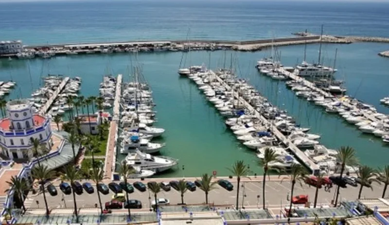 Elegantes Penthouse in Estepona mit traumhaftem Meerblick