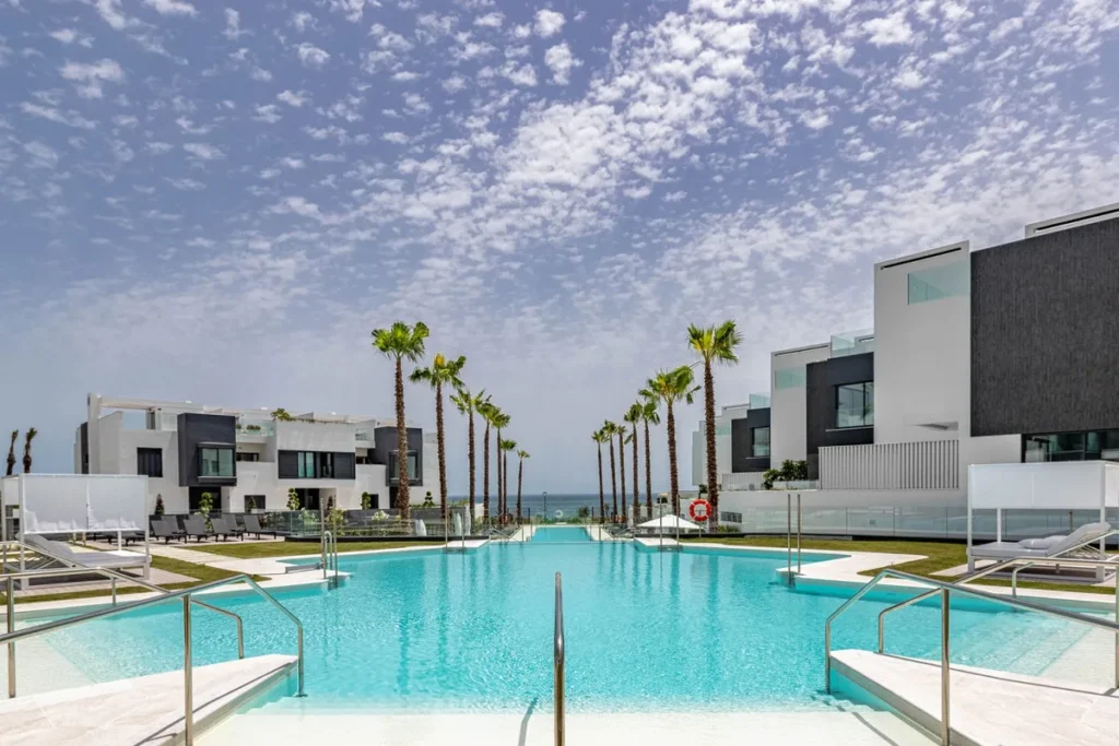 Elegantes Stadthaus in Estepona – Exklusives Wohnen an der Costa del Sol