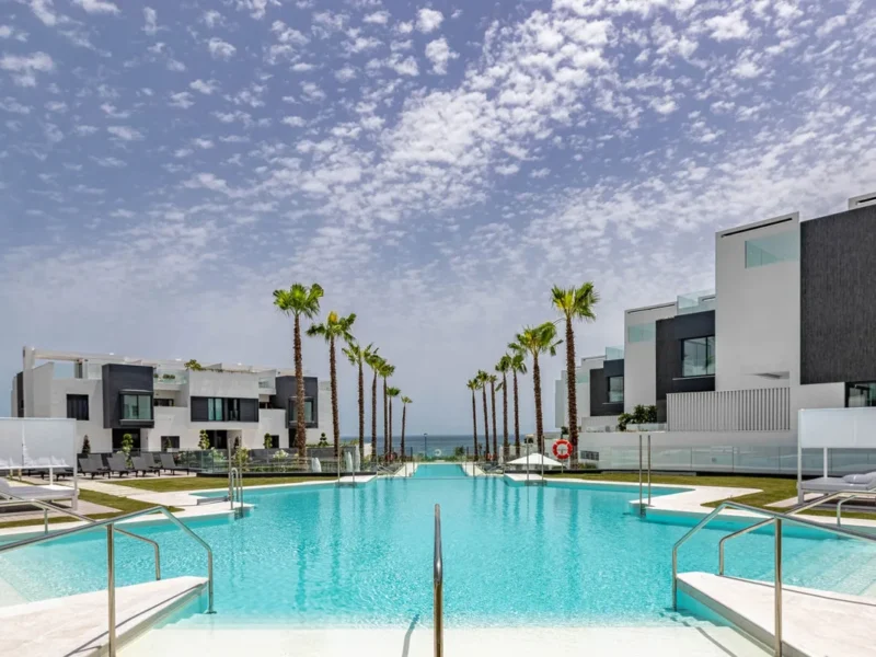 Elegantes Stadthaus in Estepona – Exklusives Wohnen an der Costa del Sol