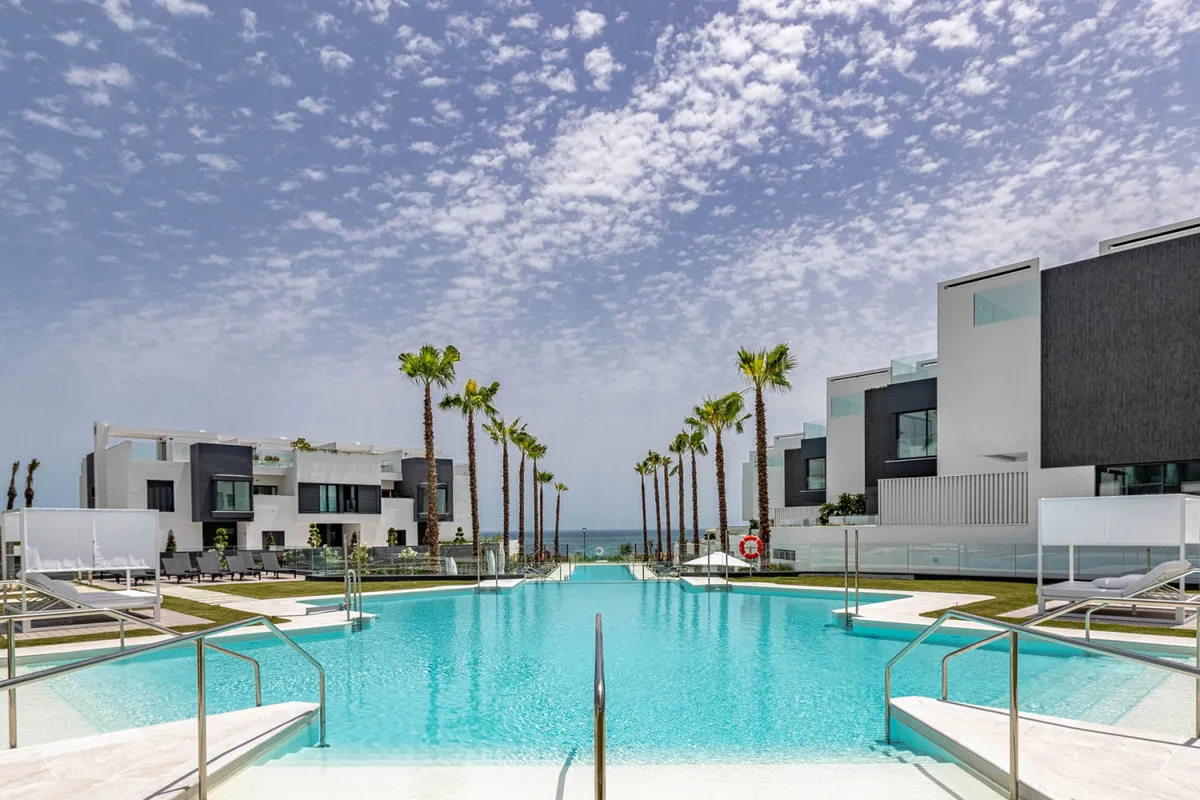 Elegantes Stadthaus in Estepona – Exklusives Wohnen an der Costa del Sol