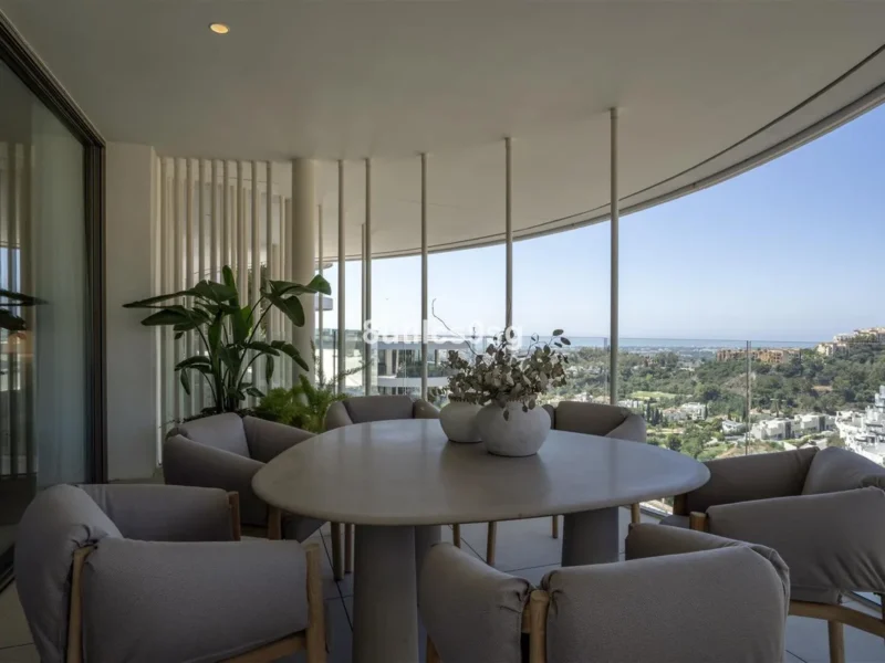 Elegante Neubauwohnung mit Panoramablick in Benahavís