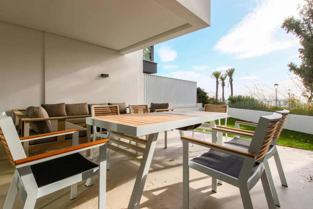 Moderne Stadtvilla in Estepona mit Meerblick und Luxusausstattung