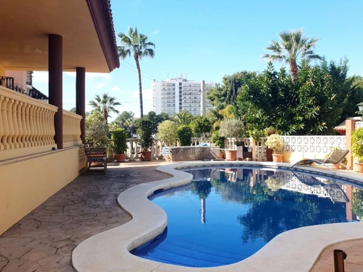Elegante Villa mit Meerblick in Nueva Andalucía, Costa del Sol