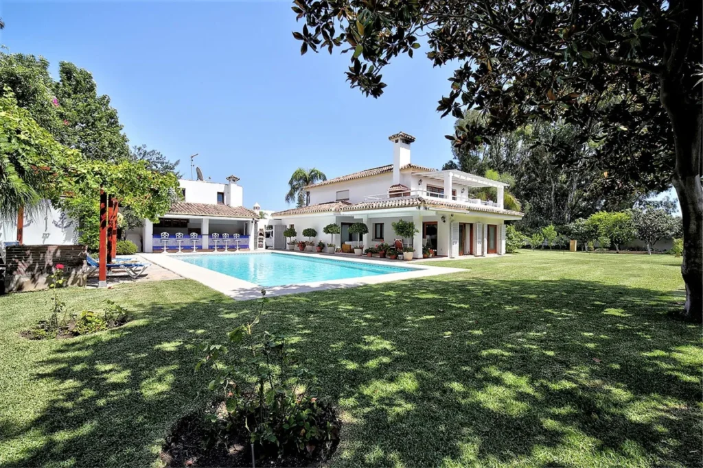 Elegante Villa in Estepona: Luxus an der Costa del Sol