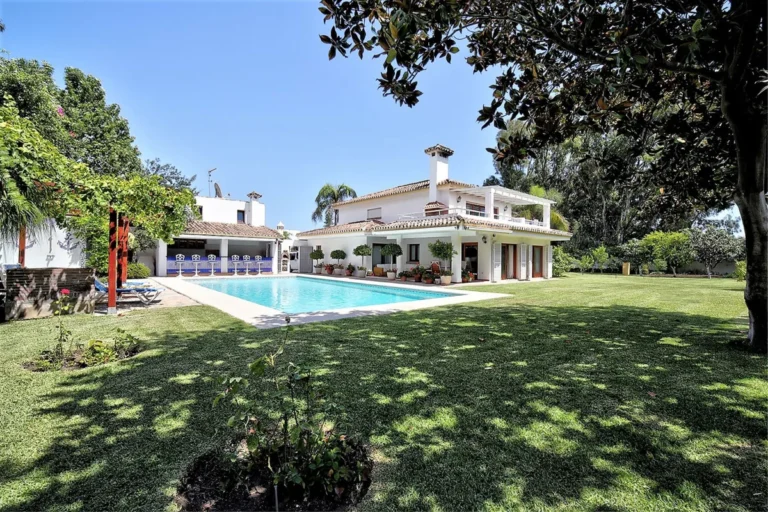 Elegante Villa in Estepona: Luxus an der Costa del Sol
