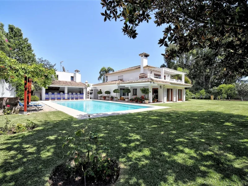 Elegante Villa in Estepona: Luxus an der Costa del Sol
