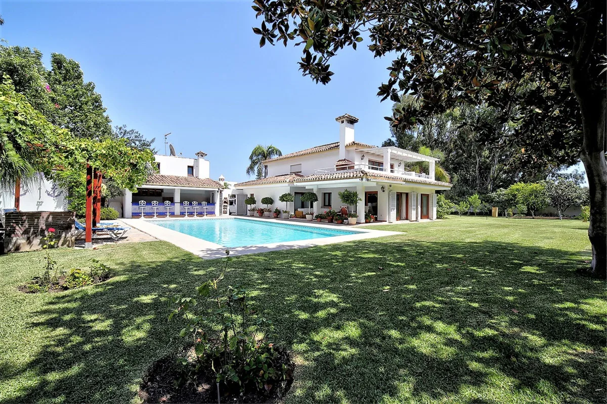 Elegante Villa in Estepona: Luxus an der Costa del Sol
