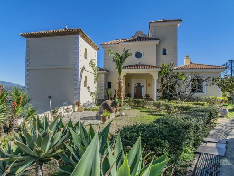 Exklusive Villa in Estepona mit atemberaubendem Blick