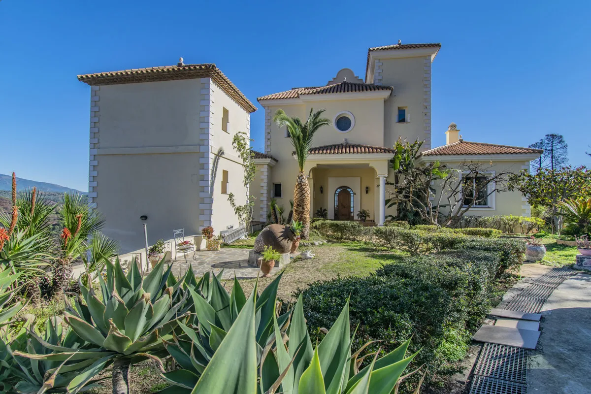 Exklusive Villa in Estepona mit atemberaubendem Blick