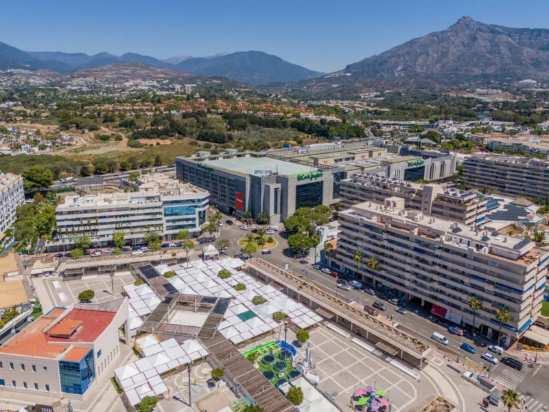 Elegante Eckwohnung im Herzen von Puerto Banús, Marbella