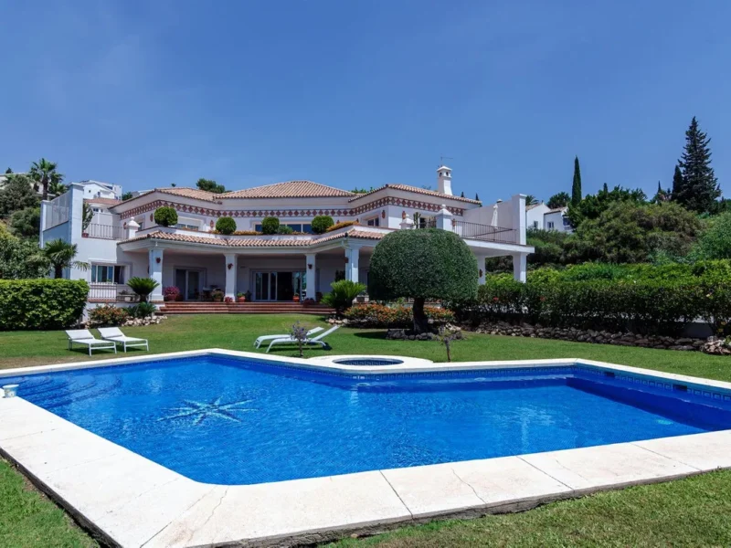 Elegante Villa mit Meerblick in El Paraiso Alto, Costa del Sol